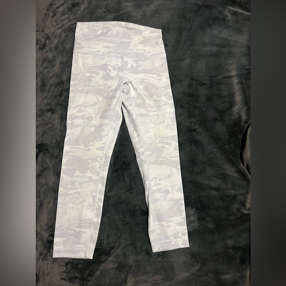 Lululemon Wunder Under Ribbed size 8, 23”